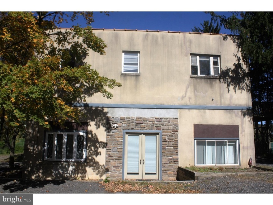 1090 W Market St, Schuylkill Haven, PA 17972 - photo 1