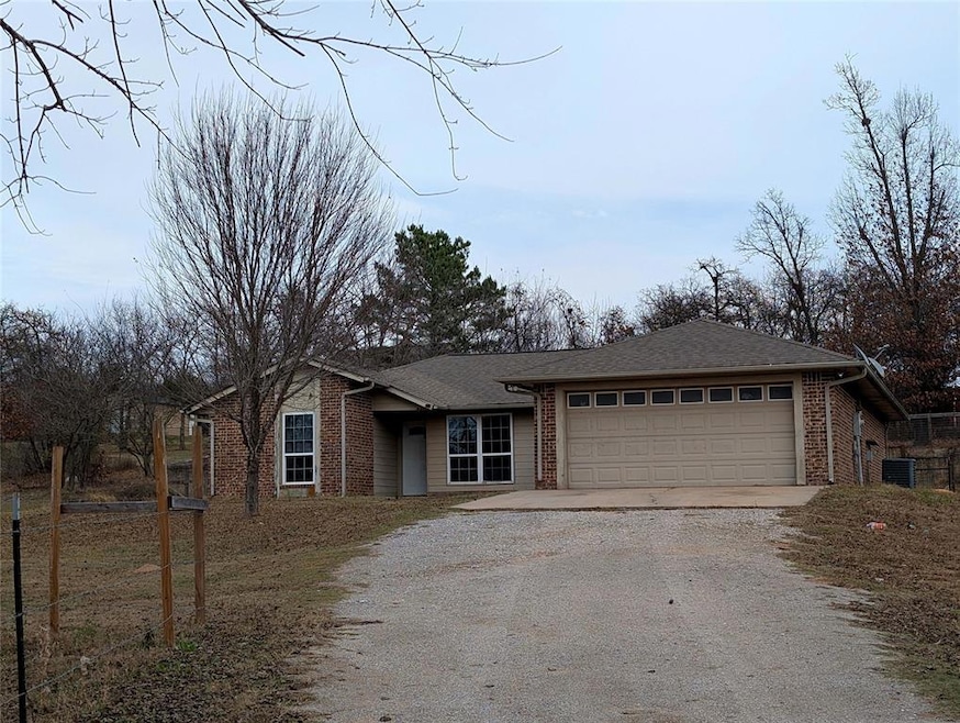 16904 Meadow Lake Cir unit R, Newalla, OK 74857 - photo 1