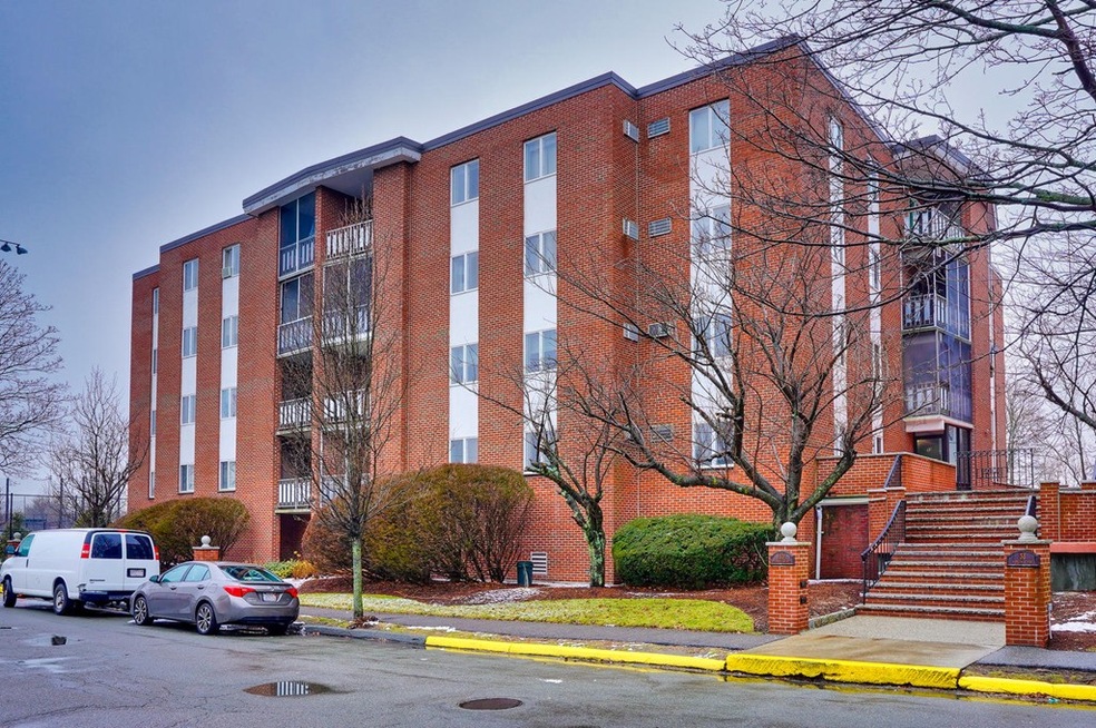 33 Lodgen Ct unit 2C, Malden, MA 02148 - photo 1