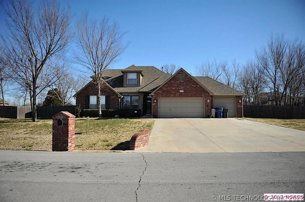 6 bedroom home on 1/2 acre, m/l-full brick.