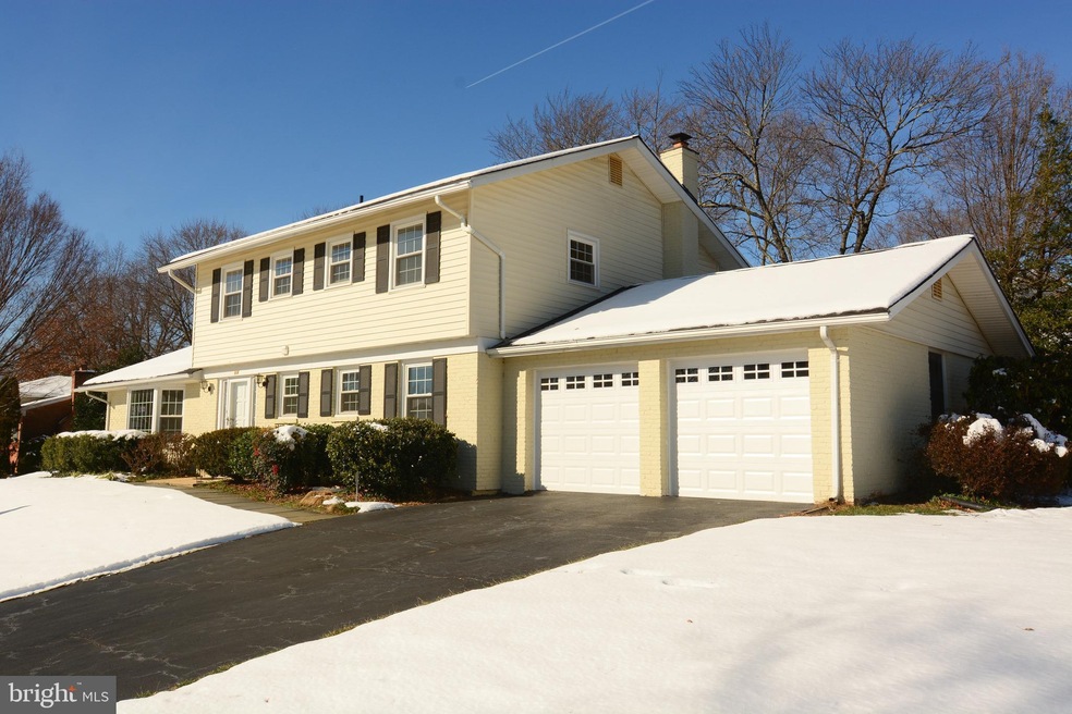 916 Westwood Dr NE, Vienna, VA 22180 - photo 1