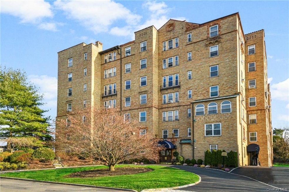 Orienta Condos unit 3F, Mamaroneck, NY 10543 - photo 1