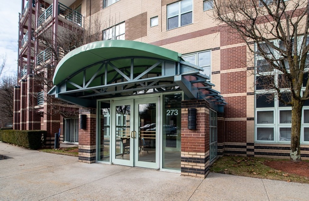 273 Cambridge Rd unit 206, Woburn, MA 01801 - photo 1