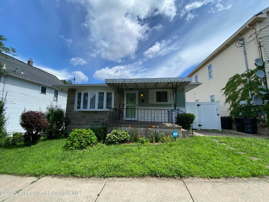 833 Maple St, Scranton, PA 18505 - photo 1