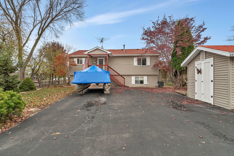 225 Fossil Cove Ln, Wilmington, IL 60481 - photo 1