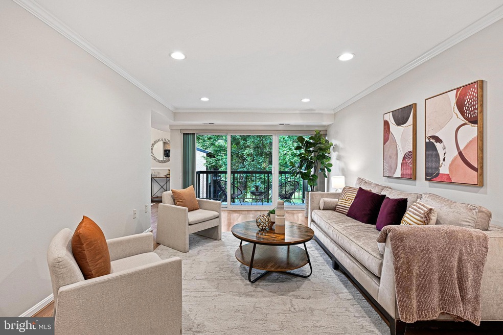 9804 Kingsbridge Dr unit 201, Fairfax, VA 22031 - photo 1