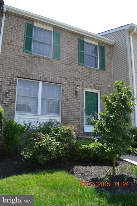 7985 Tyson Oaks Cir, Vienna, VA 22182 - photo 1