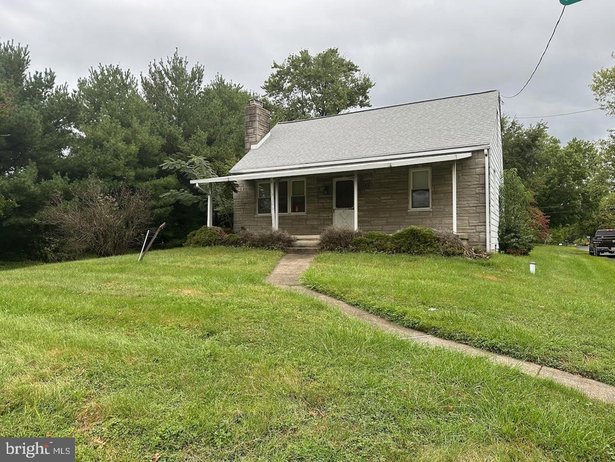 817 Bridge St, Spring City, PA 19475 - photo 1