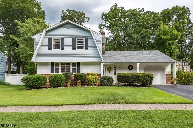 152 Reeve Ave, Bloomingdale, NJ 07403 - photo 1