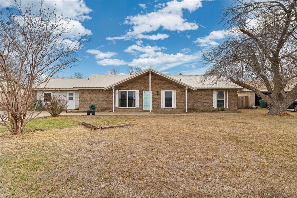 809 W 3rd St, Eddy, TX 76524 - photo 1