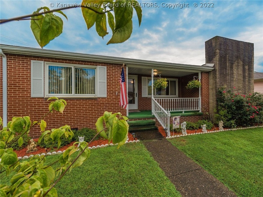 526 24th St, Dunbar, WV 25064 - photo 1