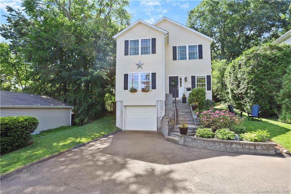 77 Wascussee Ln, Stamford, CT 06902 - photo 1