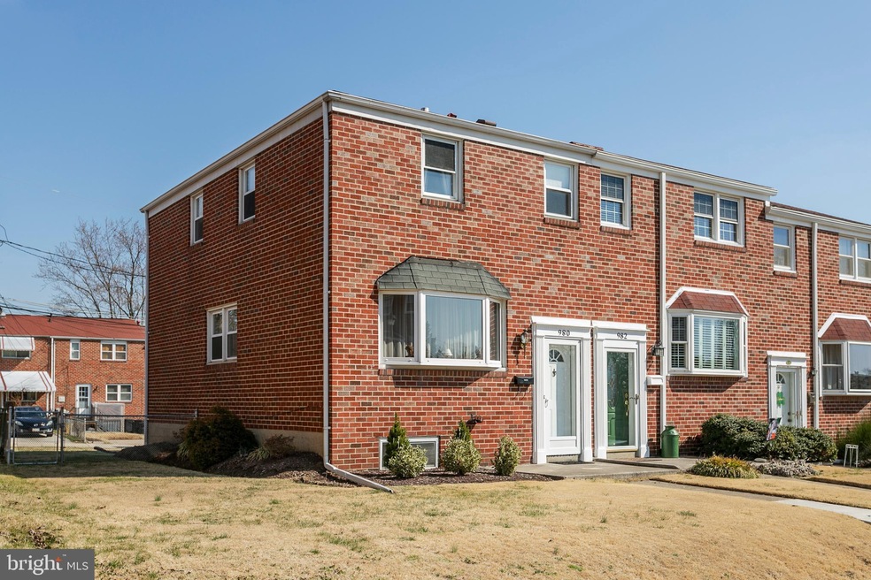 980 Circle Dr, Halethorpe, MD 21227 - photo 1