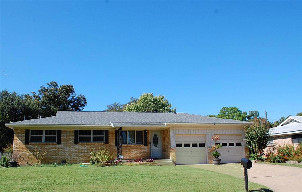 1117 Simpson Dr, Hurst, TX 76053 - photo 1