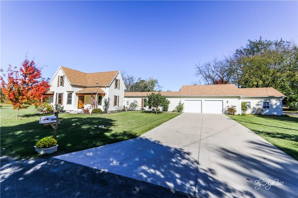 304 W Graham St, Prairie Grove, AR 72753 - photo 1