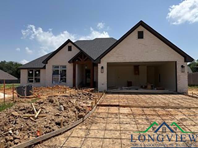 View of front of house featuring a garage and driveway