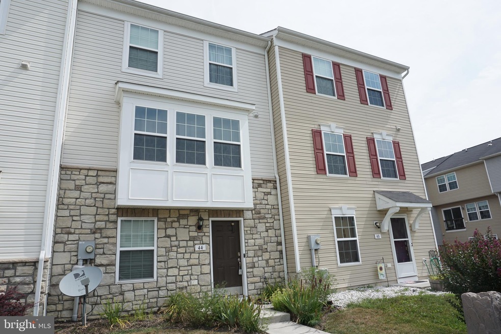 44 Private Ct, Bunker Hill, WV 25413 - photo 1