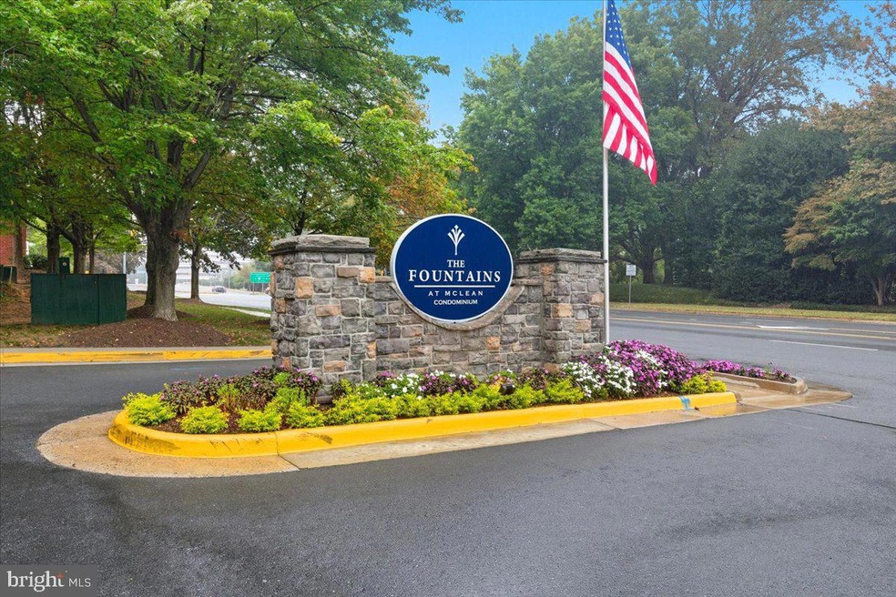 1517 Lincoln Way unit 304, McLean, VA 22102 - photo 1