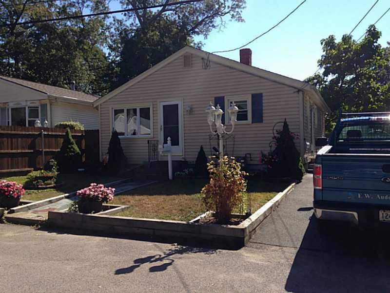 140 Oak Crest Dr, Riverside, RI 02915 - photo 1