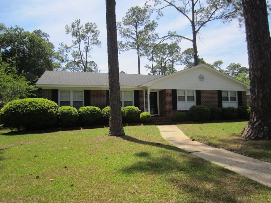 1805 W Lakeridge Dr, Albany, GA 31707 - photo 1