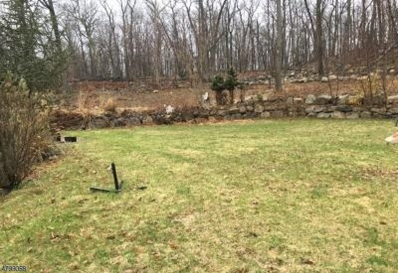 158 Skyline Dr, Oakland, NJ 07436 - photo 1