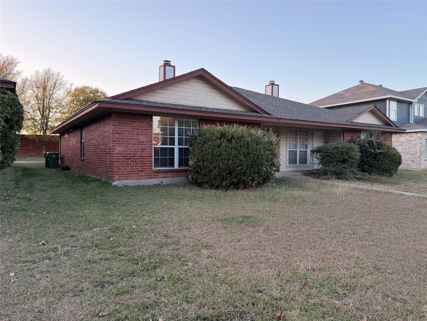 5412 Creekridge Dr, Arlington, TX 76018 - photo 1