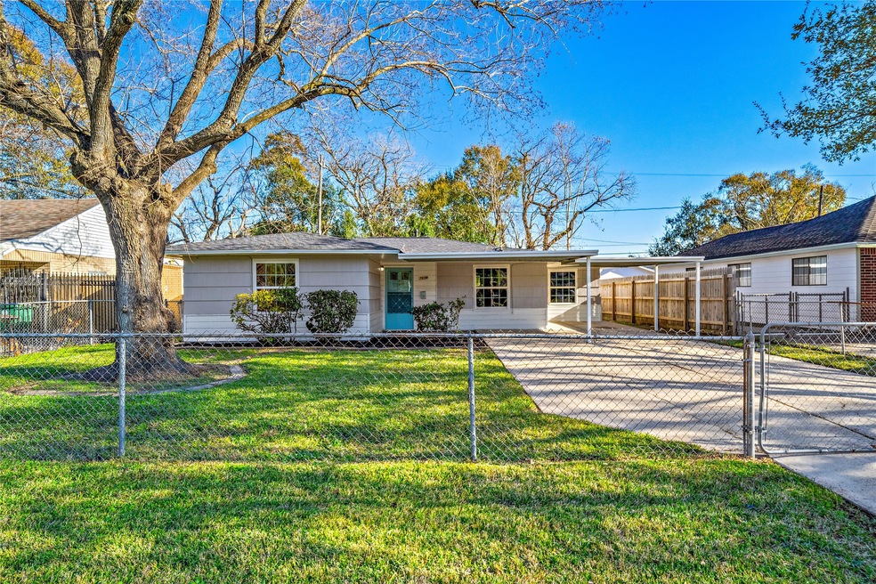 7638 Thurow St, Houston, TX 77087 - photo 1