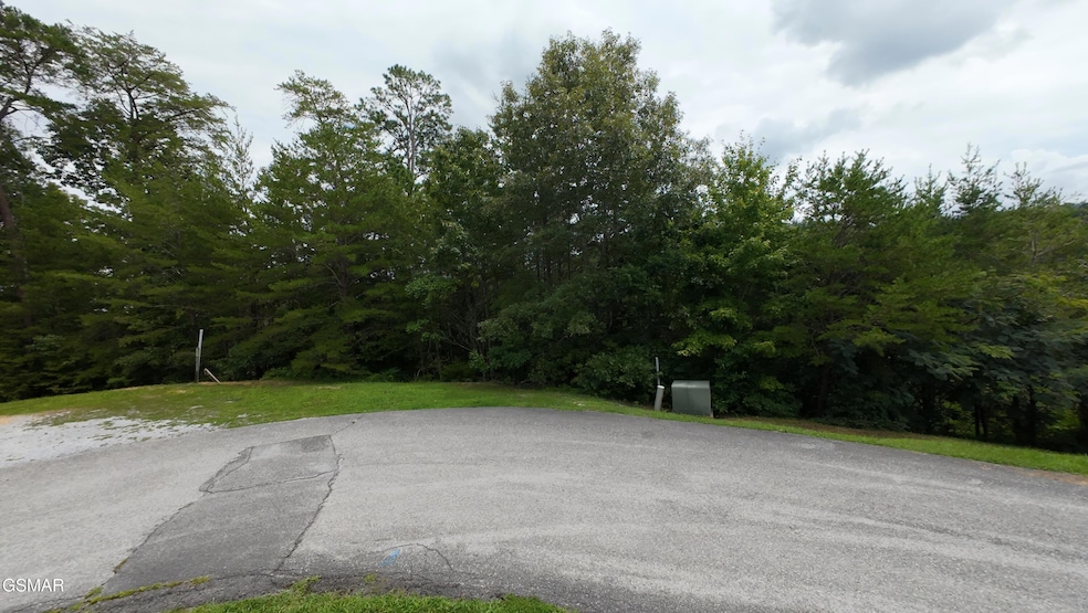 2027 Piney Overlook Ln, Sevierville, TN 37862 - photo 1