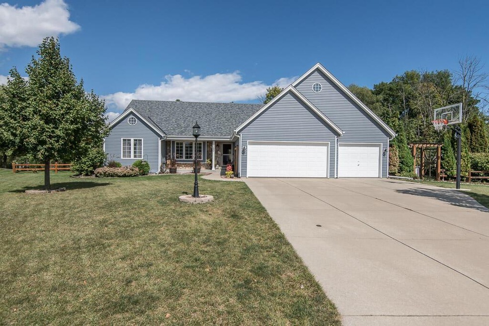 750 W River Edge Ct