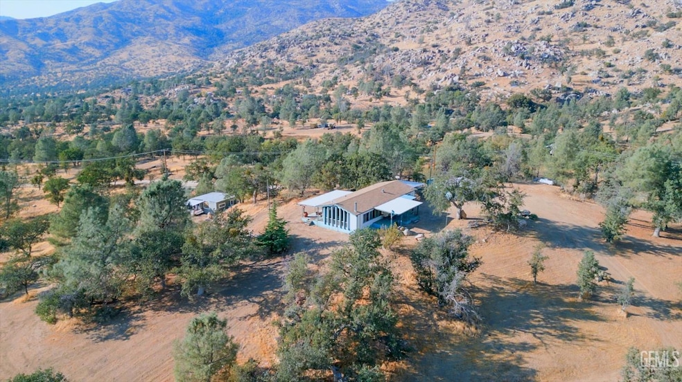 18100 Thompson Canyon Ave, Caliente, CA 93518 - photo 1