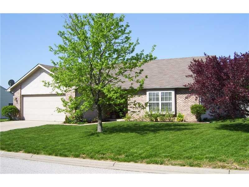 2137 N Fleetwood Dr, Greensburg, IN 47240 - photo 1