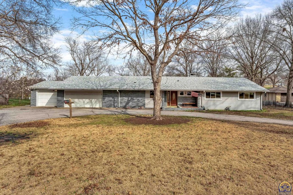 2710 SW Burlingame Rd, Topeka, KS 66611 - photo 1