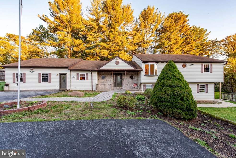 5882 Mineral Hill Rd, Sykesville, MD 21784 - photo 1