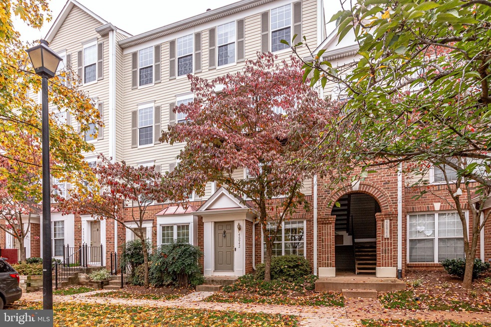 46942 Courtyard Square, Sterling, VA 20164 - photo 1