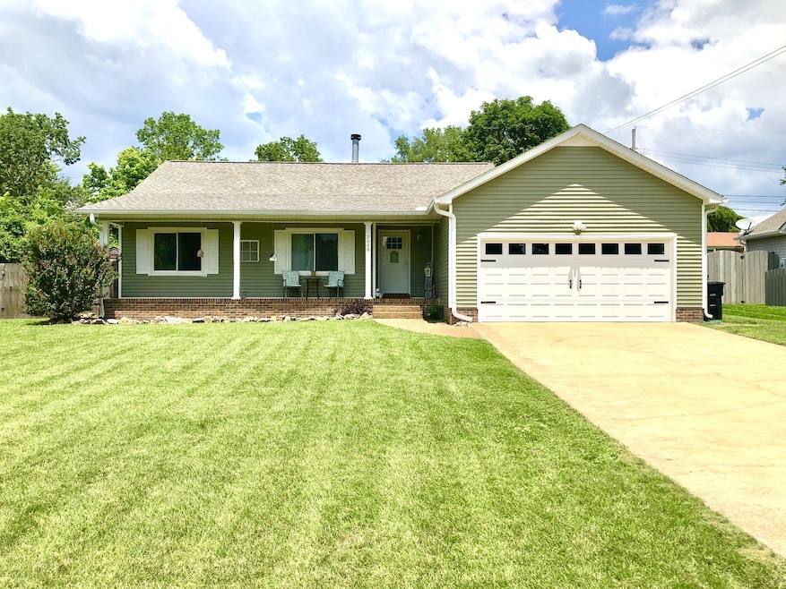 2008 Windsor Dr, Columbia, TN 38401 - photo 1