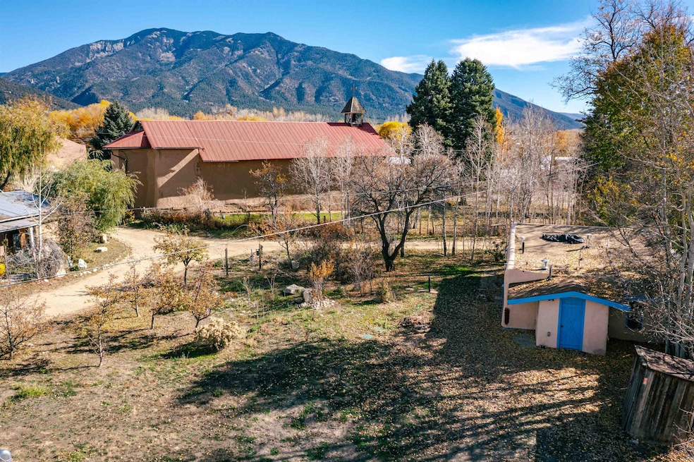 12 Holy Trinity Rd, Arroyo Seco, NM 87514 - photo 1