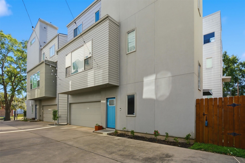 4704 Crawford St, Houston, TX 77004 - photo 1