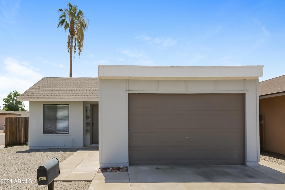 000-photo-front-view-11642144