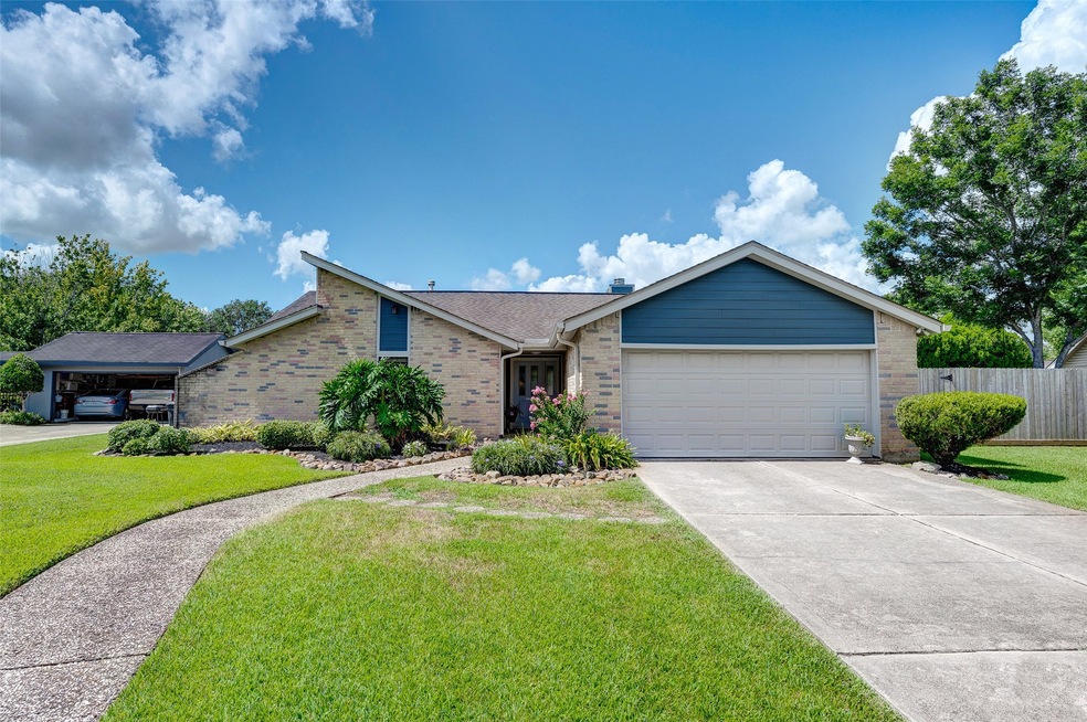 1409 Kent Way, Friendswood, TX 77546 - photo 1