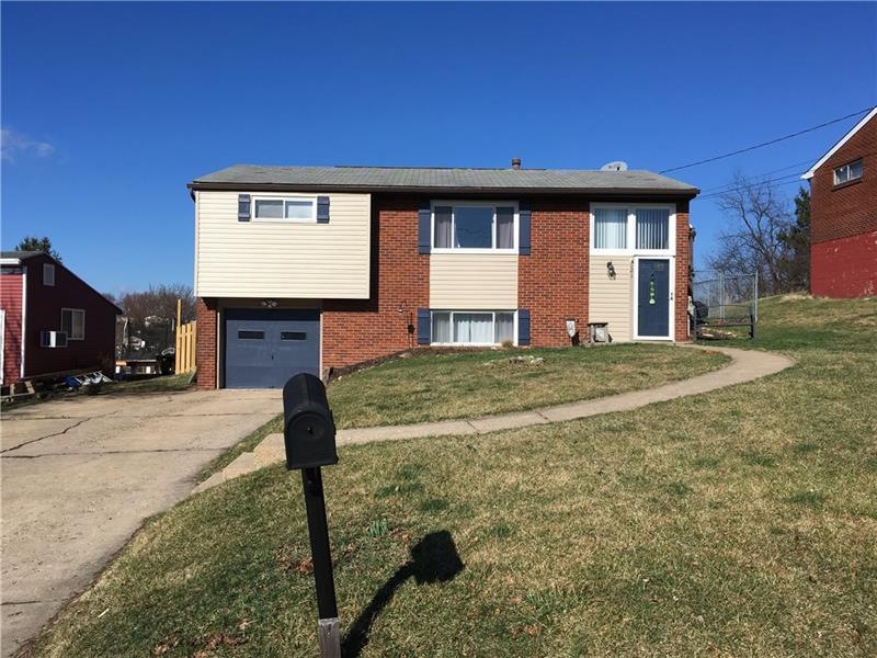 Welcome to 121 Hereford Drive!  This charming spli