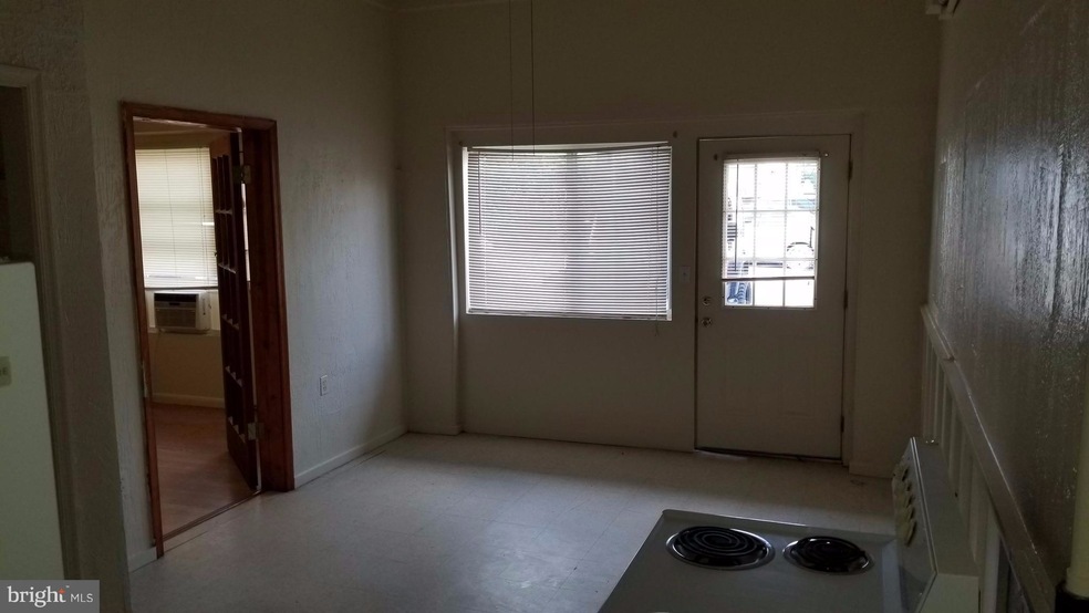 270 N Washington St unit F/G, Berkeley Springs, WV 25411 - photo 1