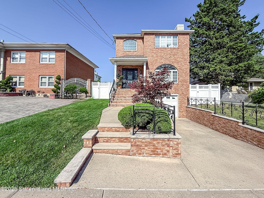 267 Woods of Arden Rd, Staten Island, NY 10312 - photo 1