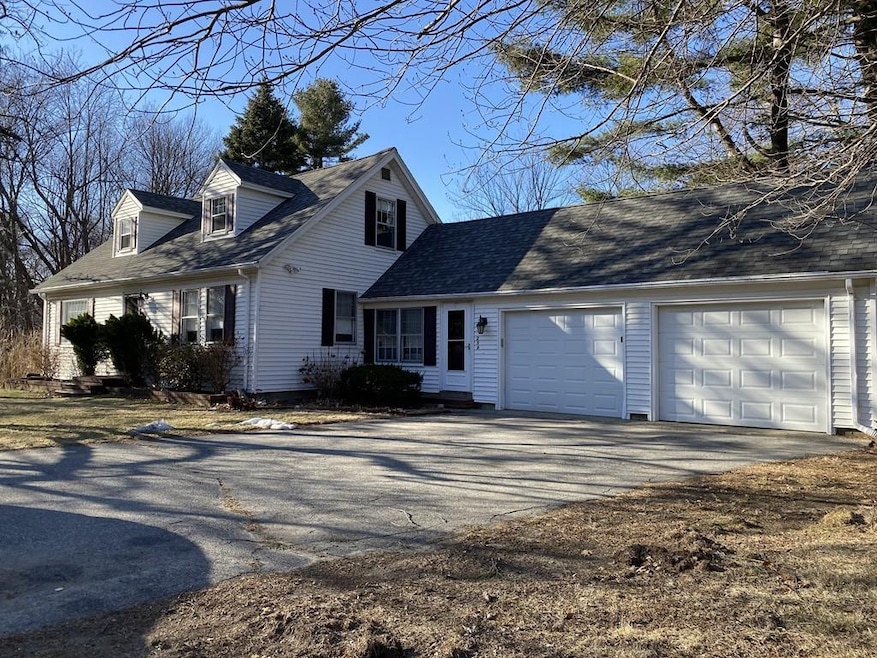 256 Dale St, North Andover, MA 01845 - photo 1