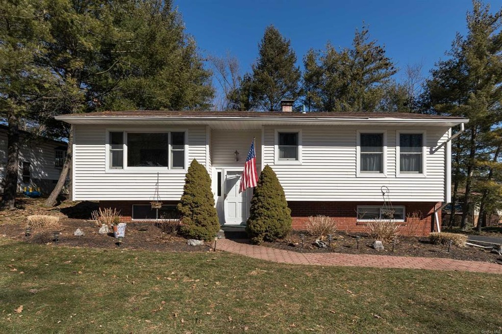 5 Richmond Rd, Poughkeepsie, NY 12603 - photo 1