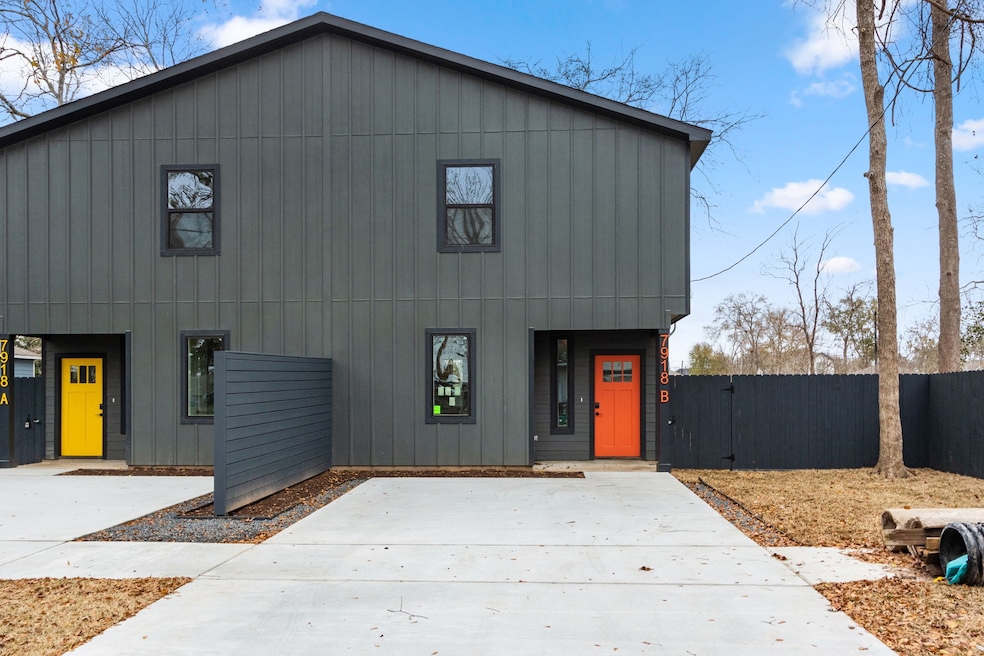 Brand new duplex with plenty of parking. *PHOTO IS