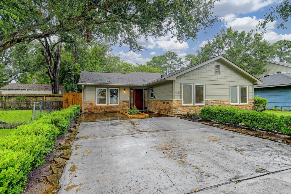 1526 Richelieu Ln, Houston, TX 77018 - photo 1