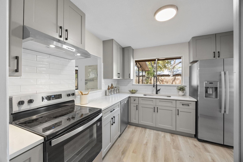 202 S Lake Creek Dr, Round Rock, TX 78681 - photo 1