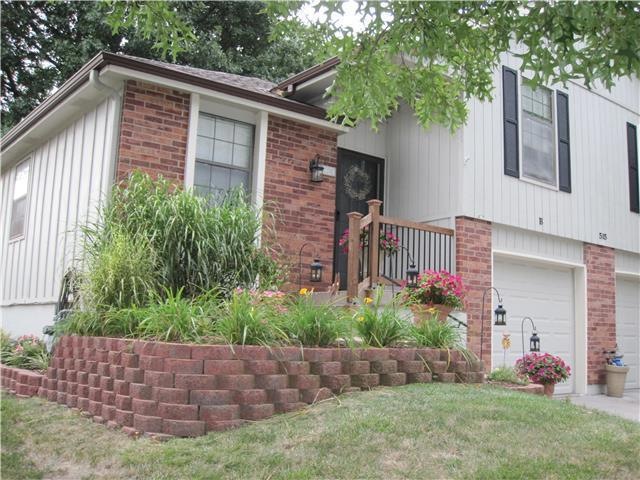 Cul-de-sac living walking distance to neighborhood