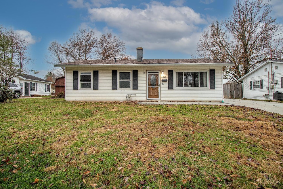 225 Sioux Dr, Loveland, OH 45140 - photo 1