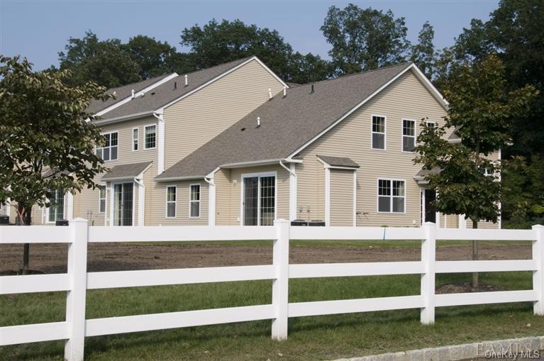 28 Halley Ct unit 23G, Poughkeepsie, NY 12601 - photo 1